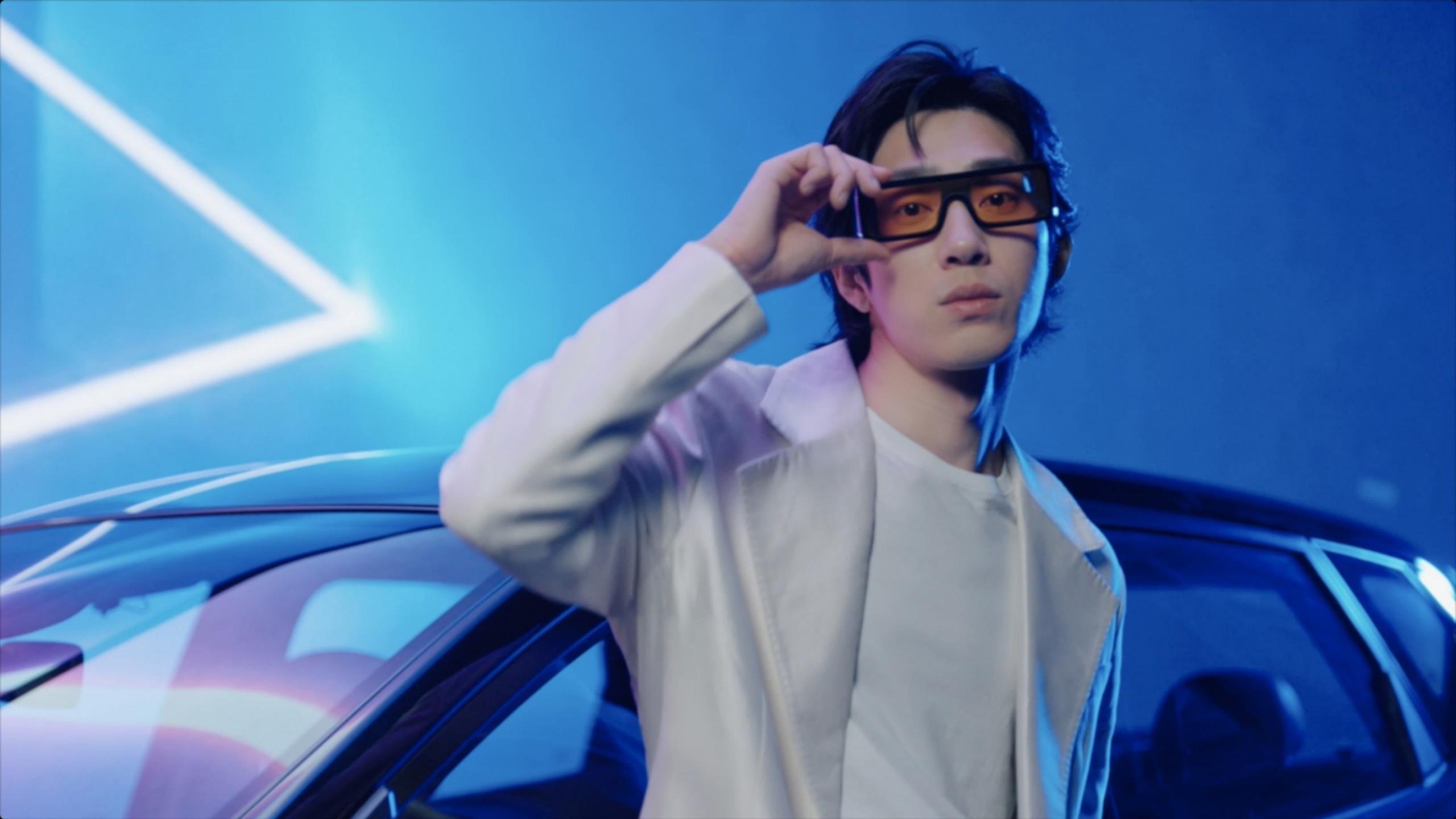 _趣味龙舟比赛:激荡江面团结协作_,龙舟表演赛