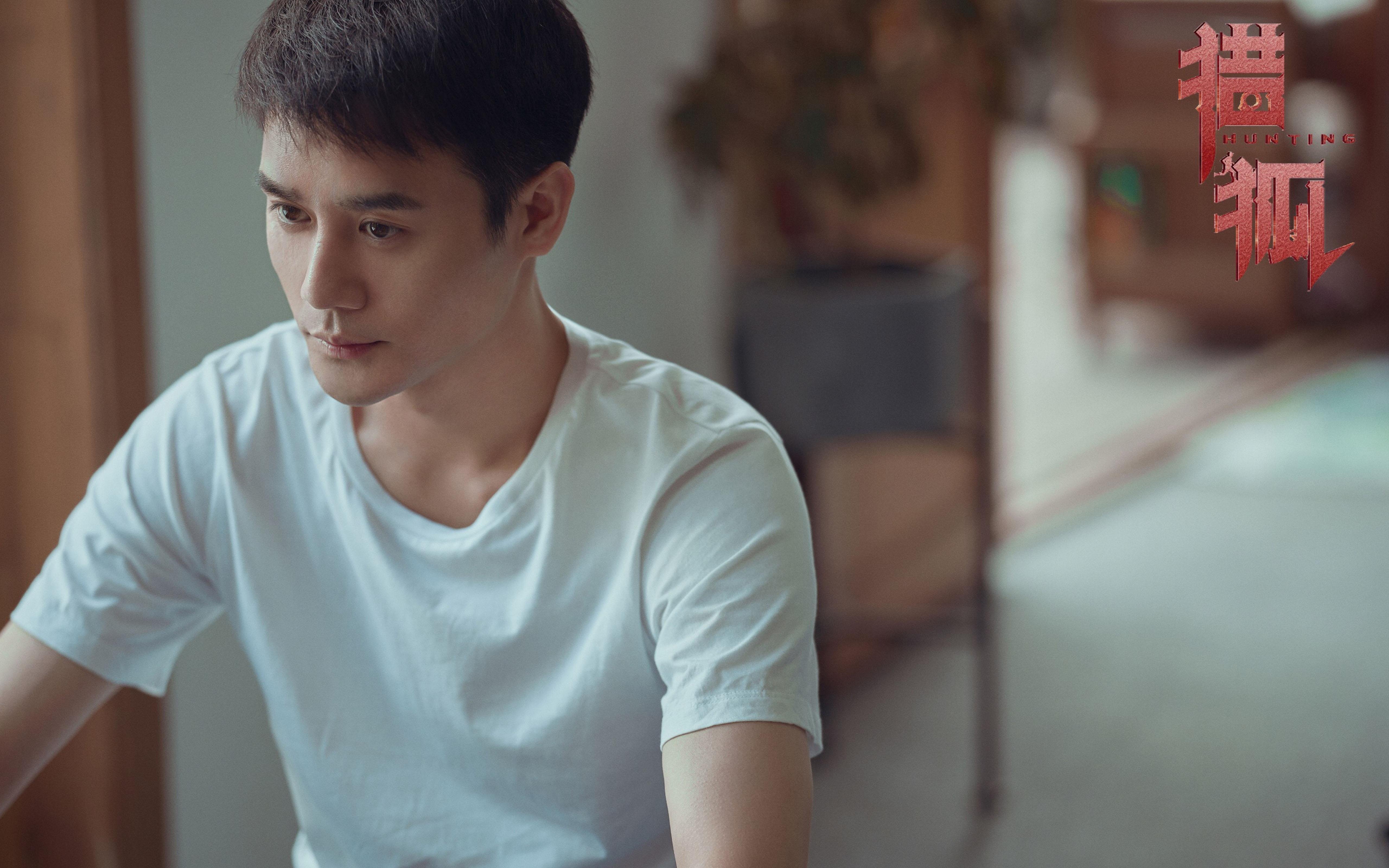 “岩壁飞跃:高空赛段的极限表现”,岩壁跳跃