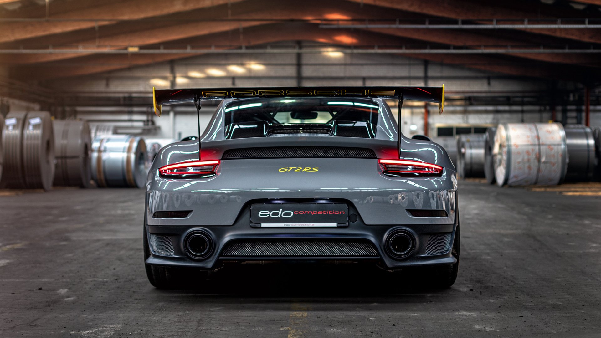 “紧张刺激!终场前的绝杀瞬间,点燃全场”