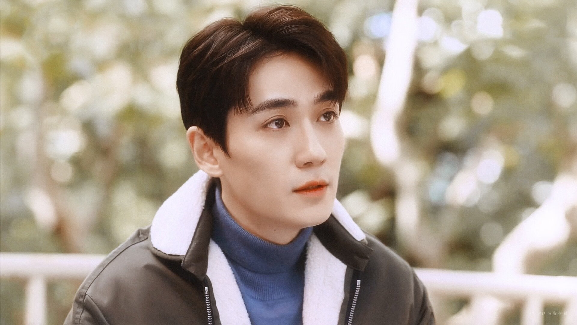 拜仁慕尼黑客场2-1战胜奥格斯堡，继续保持不败，拜仁慕尼黑客场球服