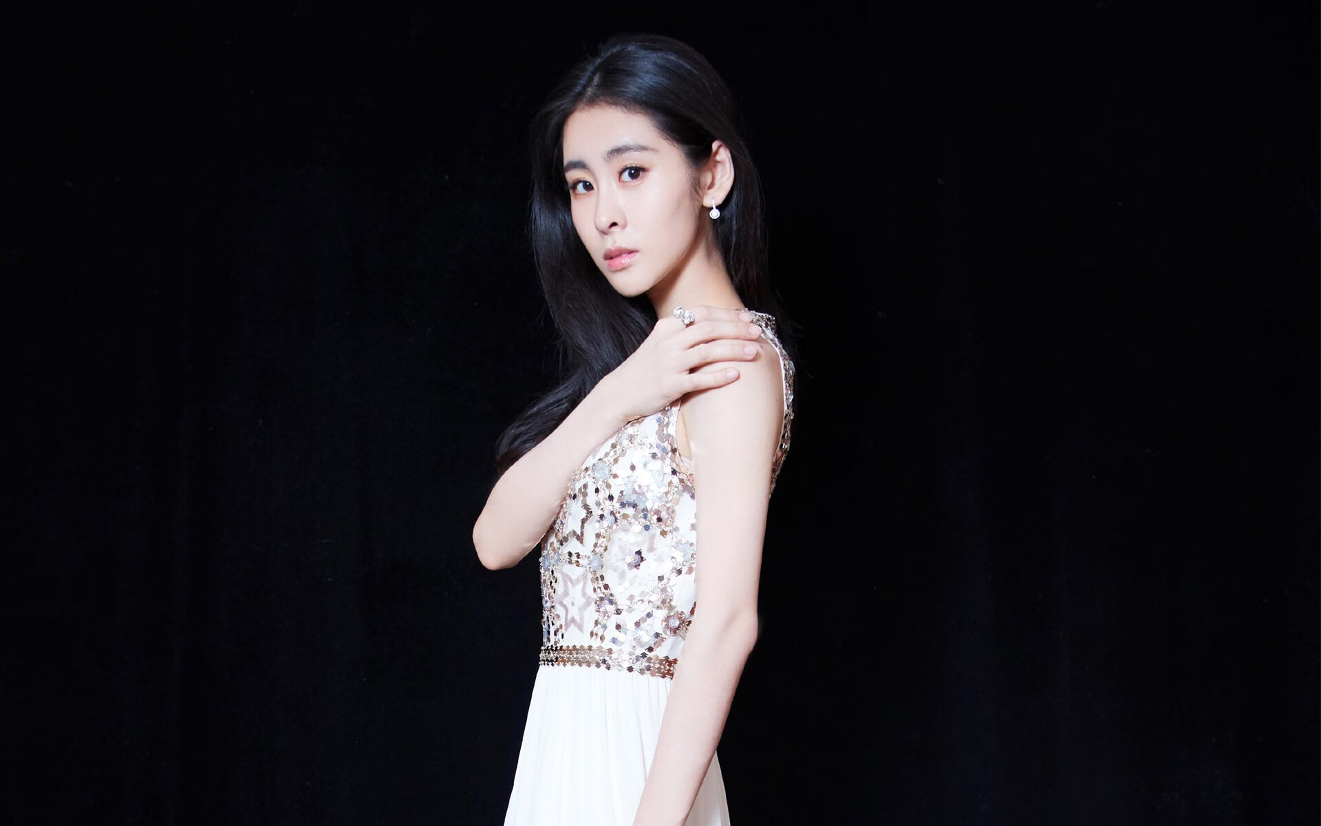 九游电脑版-霍勒迪攻防一体成为雄鹿战术核心，霍勒迪22分雄鹿轻取开拓者